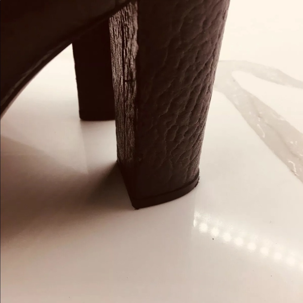 Chanel Pebbled Leather Ribbed Knit 'CC' Boots 39.5 - Picture 11 of 11